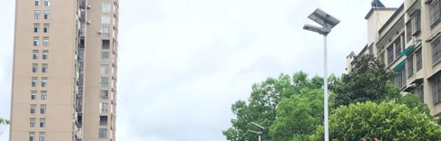 小區(qū)路燈裝四年 只亮一個(gè)月，源碼太陽(yáng)能路燈揭秘背后真相